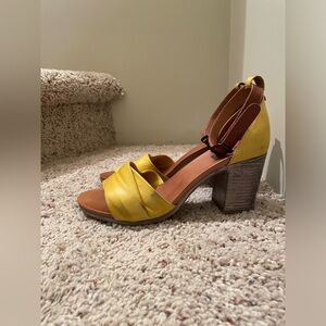 Mix Mooz yellow Shayla heels
